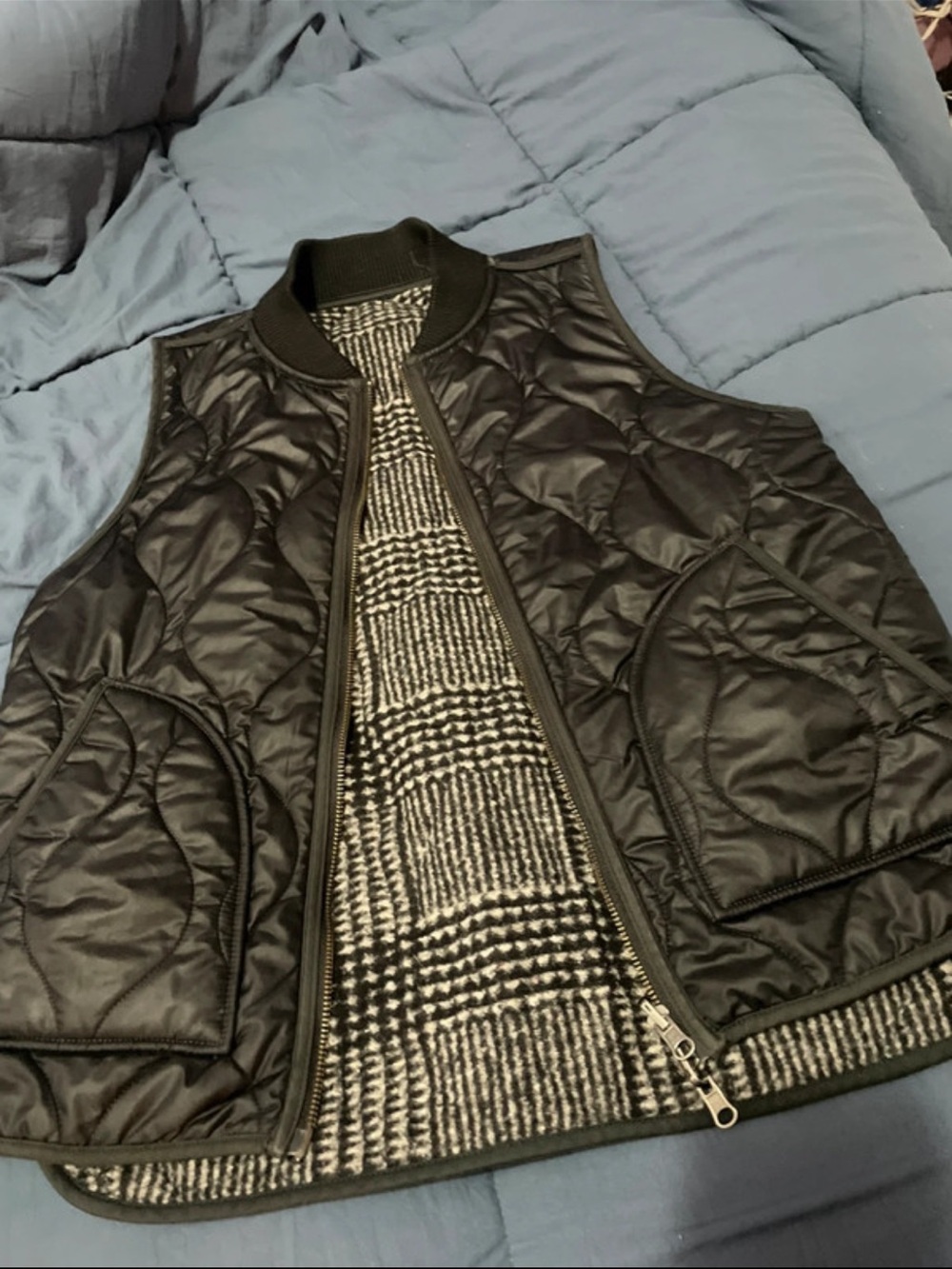 Quilted Black Vest Jacket - Classic Sleeveless Coat